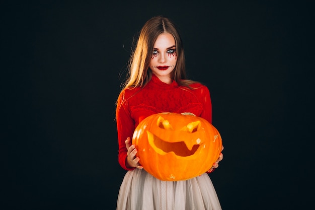 Kostenloses Foto frau in einem halloween-kostüm