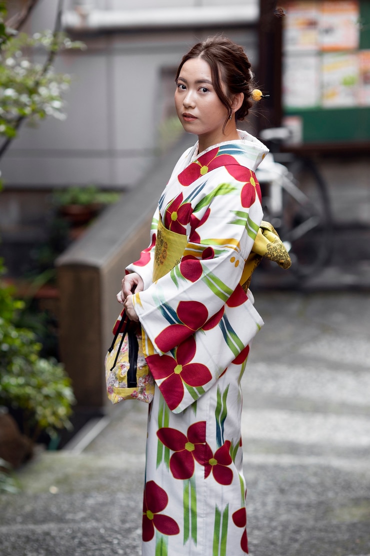 Kostenlose Foto frau in schönen japanischen kimonos und obi