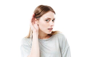 Frau mit hörproblemen mittlerer schuss