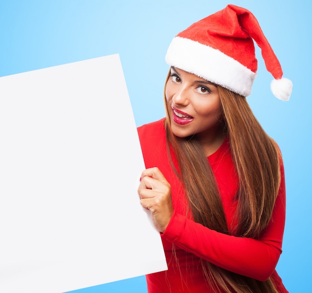 Frau mit Hut und Santa mit einem leeren Schild