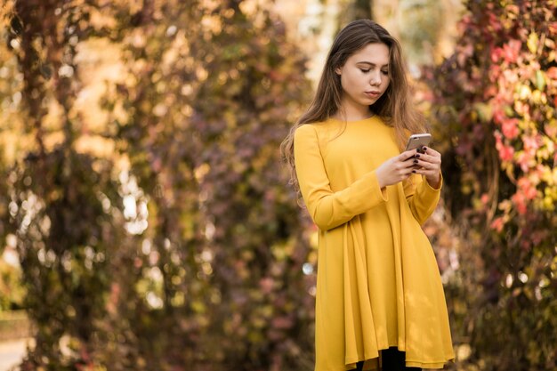 Frau mit Telefon