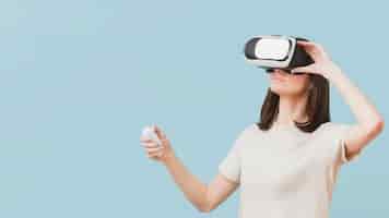 Kostenloses Foto frau mit virtual-reality-headset