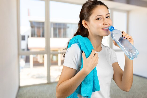 Frau mit Wasserflasche