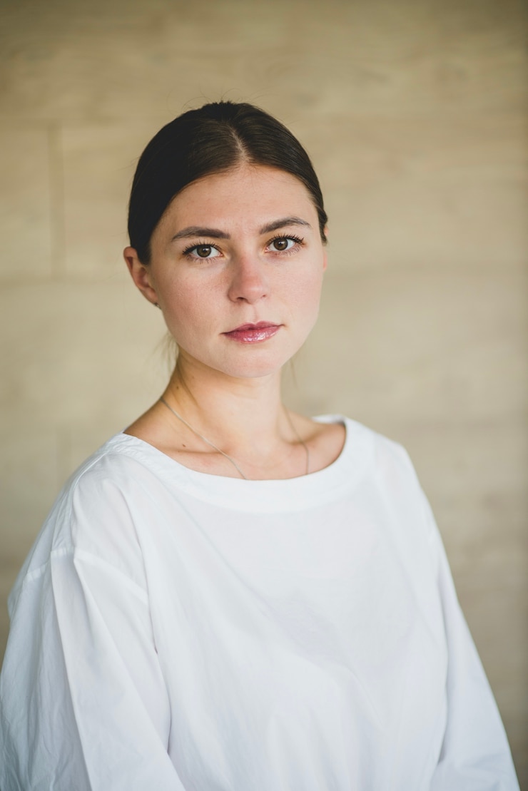 Kostenlose Foto frau mit weißer bluse