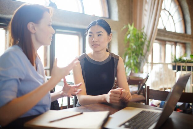 Frauen bei der Arbeit