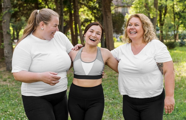 Frauen im sport tragen lachen