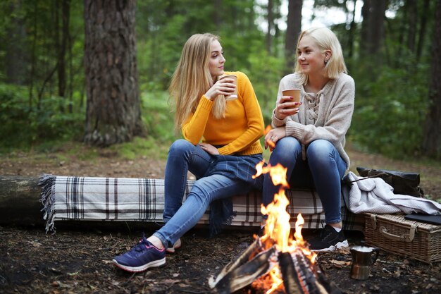 Frauen im Wald