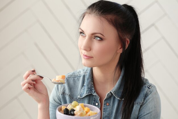 Frauen mit ihrem Frühstück