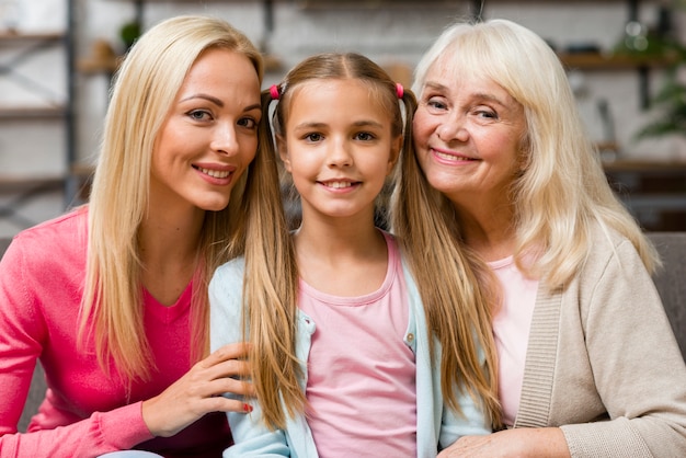 Frauengeneration verbringt Zeit miteinander