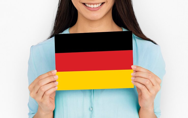 Kostenlose Foto frauenhände halten deutschland deutschland flagge patriotismus