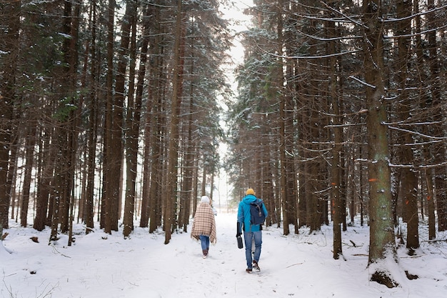 Freunde, die Spaß in der Wintersaison haben