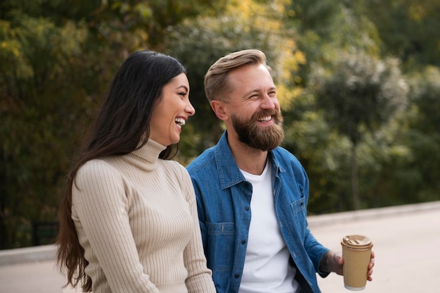 Kostenloses Foto freunde lachen und haben spaß