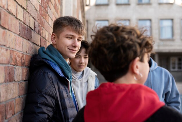 Freunde verbringen Zeit miteinander