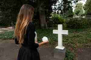 Kostenloses Foto friedhof hintergrundkonzept