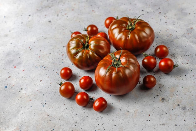 Frische Bio-Tomaten aus schwarzem Brandywein.