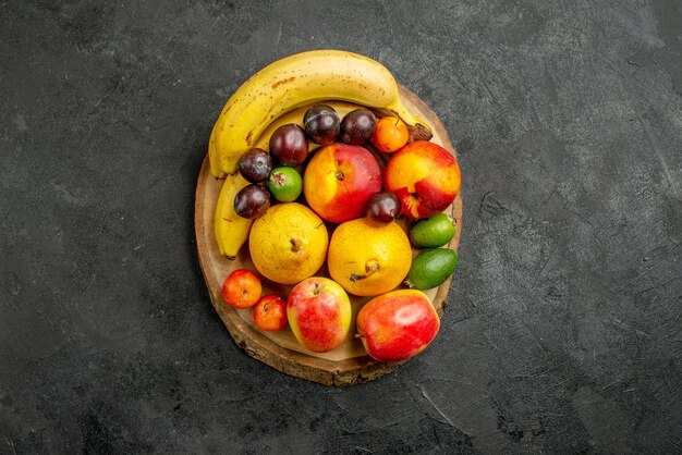 Frische Früchte der Draufsichtfruchtzusammensetzung auf grauem Schreibtisch