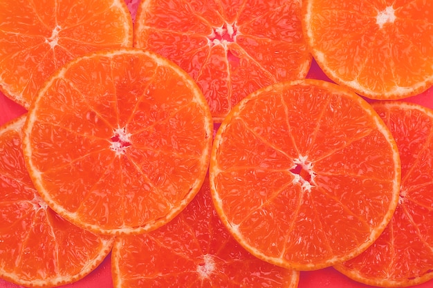 Frische geschnittene saftige orange Frucht stellte über orange- tropische orange Fruchtbeschaffenheit für Gebrauch ein