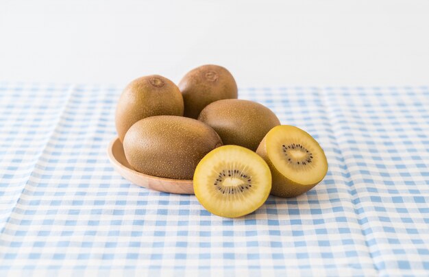 Frische goldene Kiwi