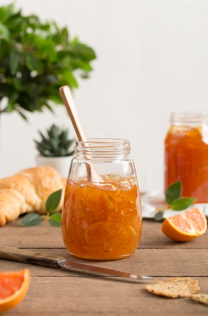 Frische saftige hausgemachte Orangenmarmelade