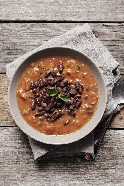 Frische Suppe mit Gewürzen