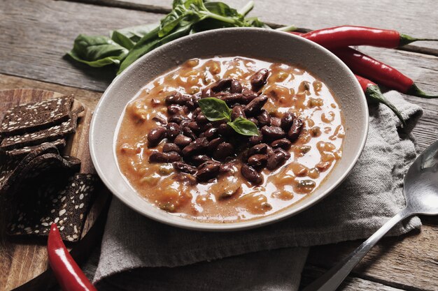 Frische Suppe mit Gewürzen