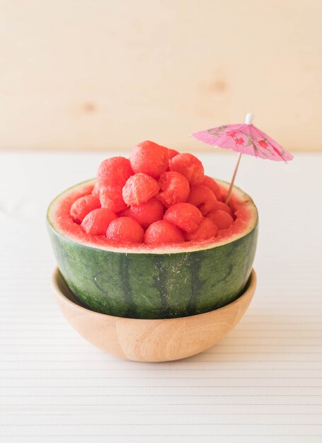 Frische Wassermelone auf dem Tisch