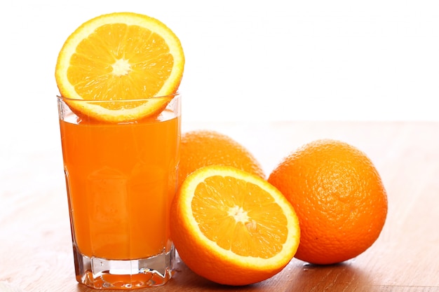 Kostenloses Foto frischer orangensaft