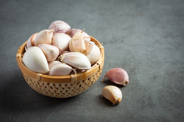 Frischer roher Knoblauch bereit zu kochen