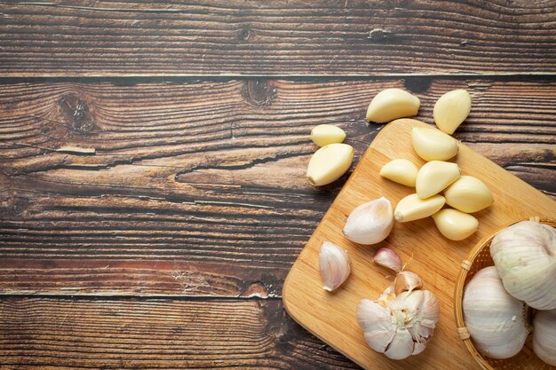 Frischer roher Knoblauch bereit zu kochen