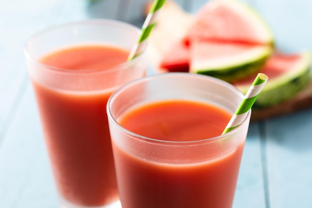 Frischer Wassermelonensaft mit Eis