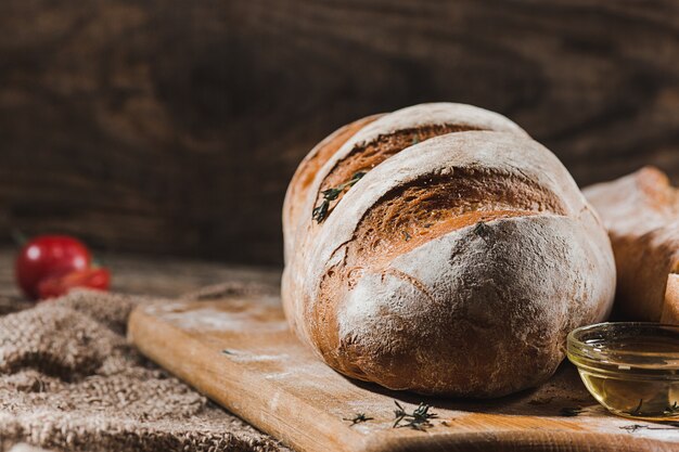 Frisches Brot auf dem Tisch