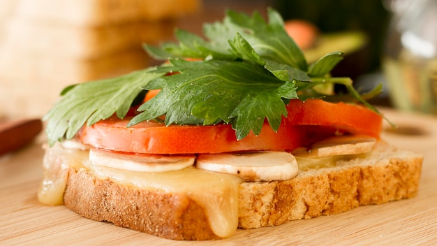 Kostenloses Foto frisches sandwich auf dem tisch