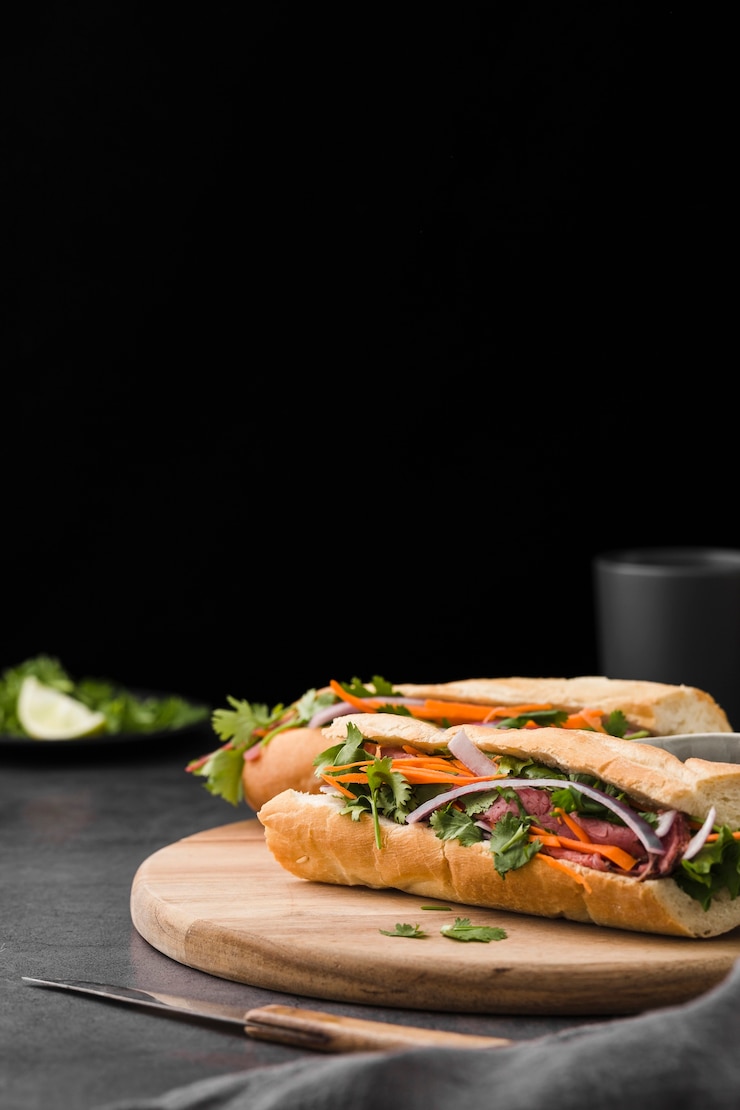 Kostenlose Foto frisches sandwich mit gemüse und kopienraum