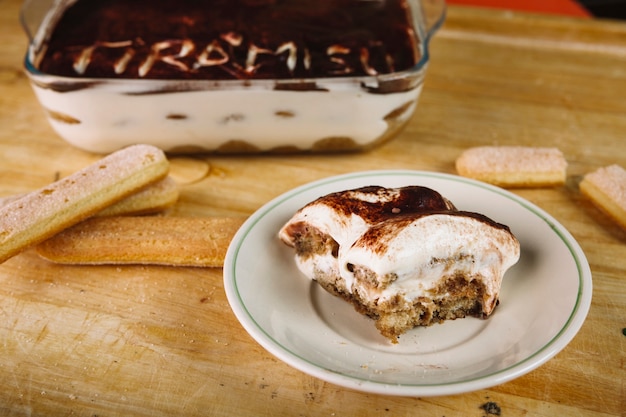 Frisches tiramisu und kekse