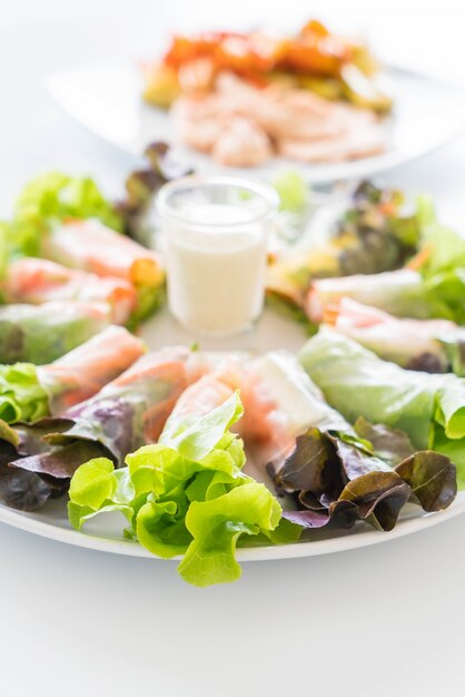 Frischgemüse Nudel Frühlingsrolle, Diätnahrung, sauberes Essen, Salat