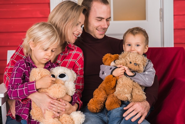 Fröhliche Familie