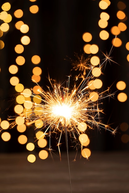 Froschperspektive Feuerwerk am Neujahrstag Nacht