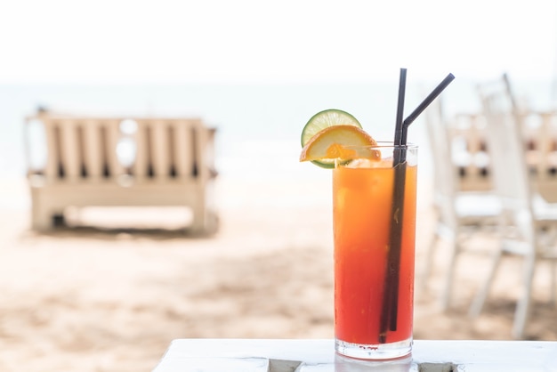 Frucht-Cocktail-Glas im Café