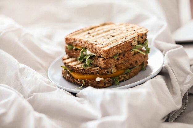 Frühstück auf dem Bett