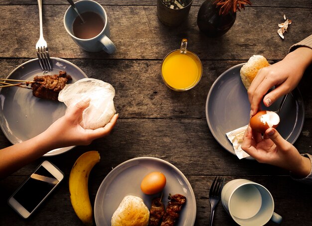 Frühstück, das Mahlzeit-flaches Lay-Konzept isst