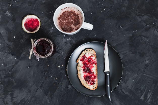 Kostenloses Foto frühstück mit marmelade