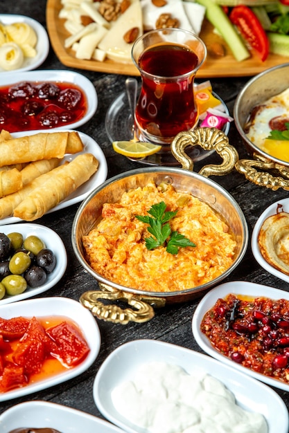 Frühstücksset Tomate mit Ei Seitenansicht