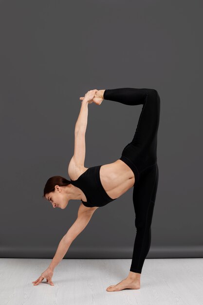 Full-Shot-Ballerina-Stretching