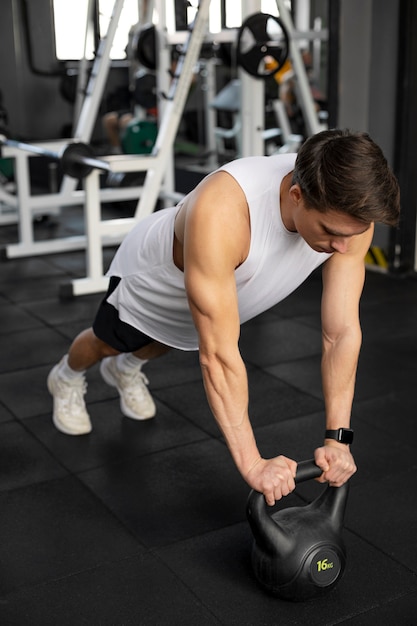 Full-Shot-Mann-Training mit Kettlebell