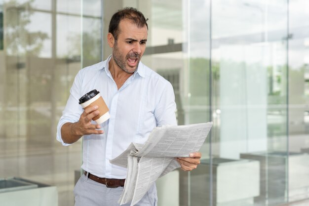 Furious Business Leader wütend mit negativen Überprüfung