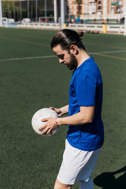 Kostenloses Foto fußballspielertraining