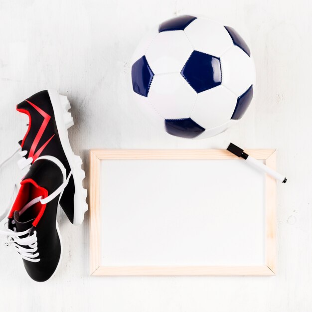 Fußballzusammensetzung mit whiteboard und Ball auf die Oberseite