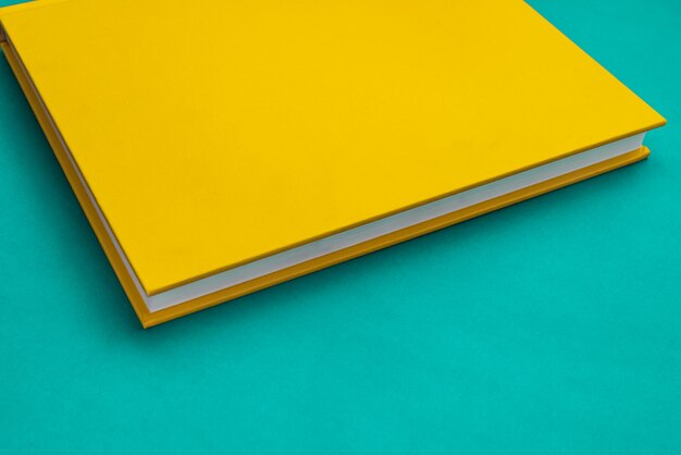 Fysisches Papierbuch über Hintergrundnäherung