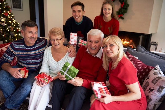 Ganze familie auf einem bild