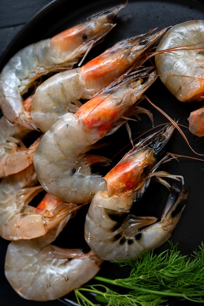 Kostenloses Foto garnelen von oben zum kochen bereit